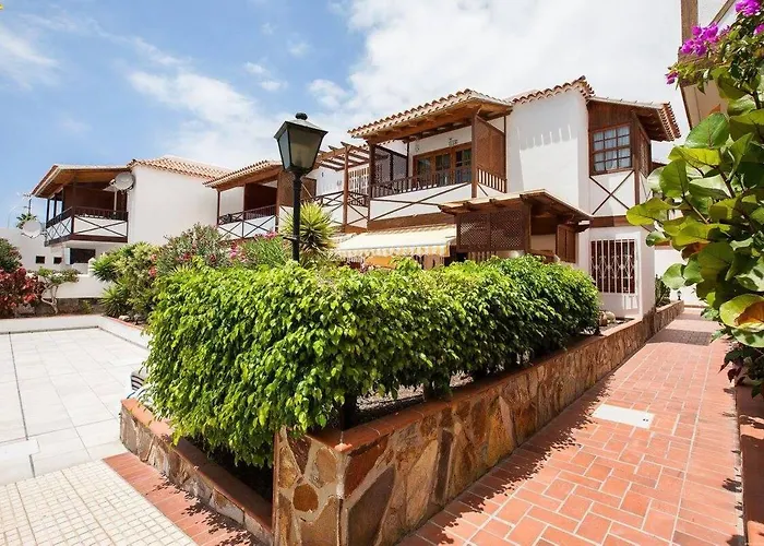 2 Bedroom For 4 People In Tenerife Apartment *