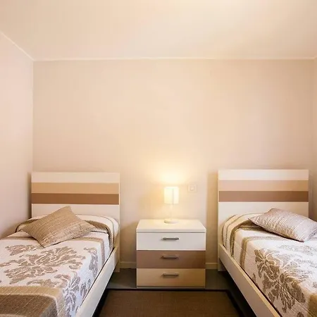 2 Bedroom For 4 People In Tenerife Apartament